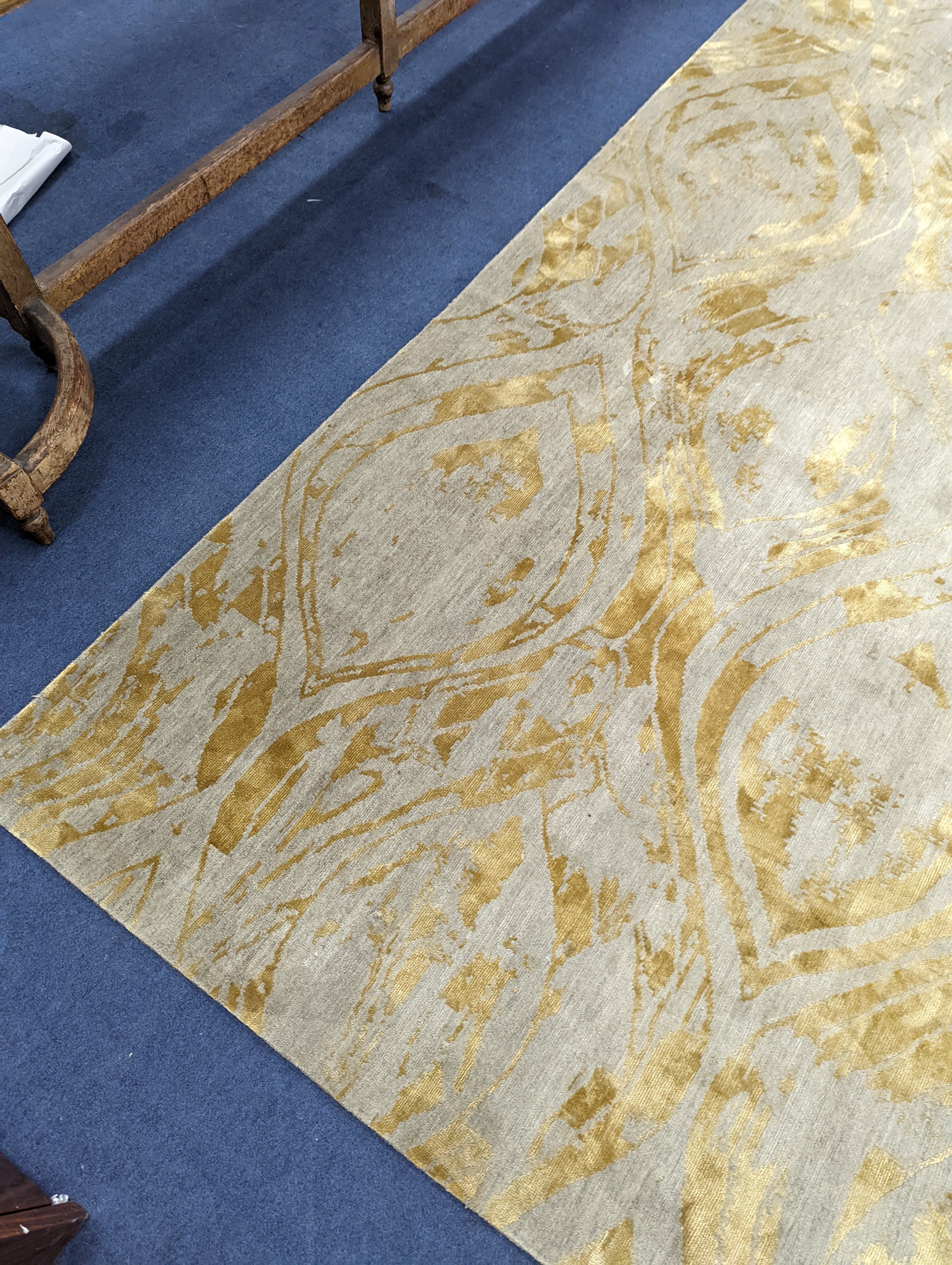 A contemporary 'Son' Nepalese wool and silk stone grey and gold carpet, 490 x 270cm
